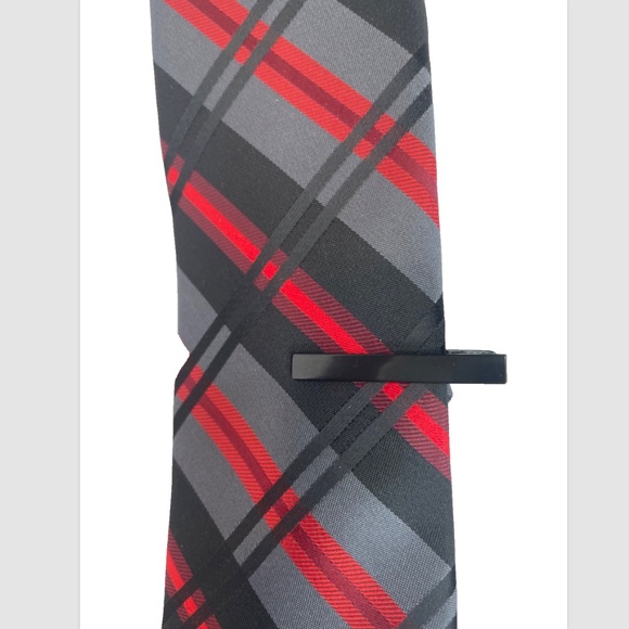 RED/BLACK/GRAY STRIPED JF J. FERRAR MEN’S NECK TIE & BLACK TIE CLIP - Picture 2 of 4
